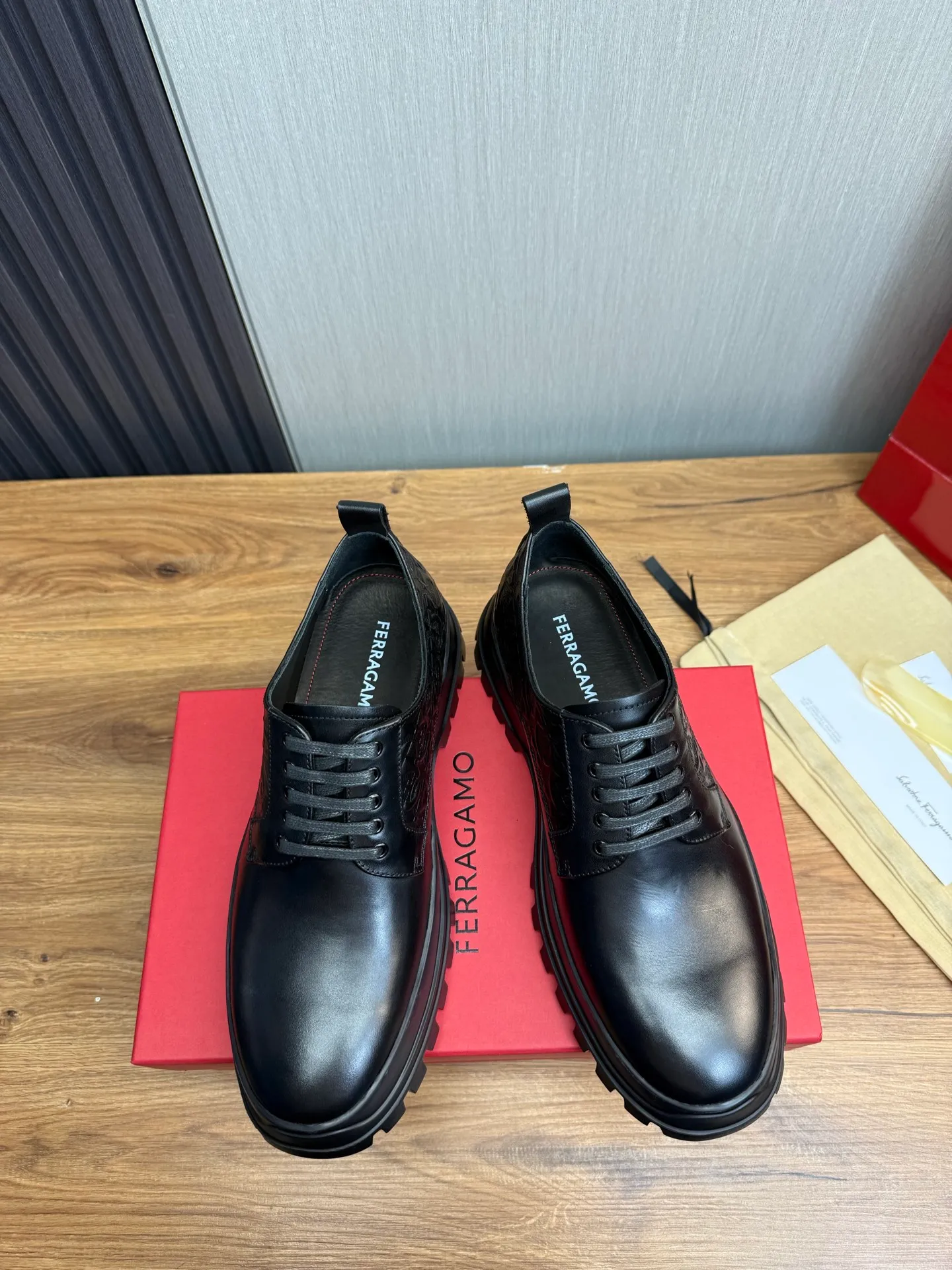 Men's shoes 💰880💰 Ferragamo. [Ferragamo] Men's Loaf leather shoes, the latest hot style, 1:1 original purchase quality, top quality, imported open-edge beaded cowhide leather on the upper, hand-made three-dimensional stitching highlights the round toe design, the inner feet are made of imported cowhide, with original wear-resistant rubber outsole, matching code 39-44, (38, 45 custom-made, non-refundable)